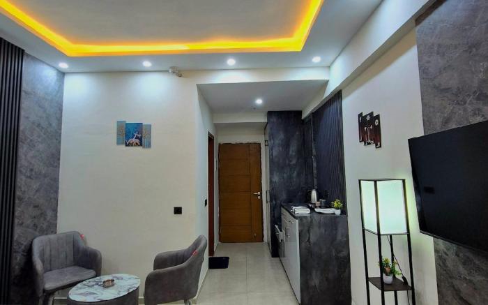 The Urban Oasis 
Get luxury stay

Omaxe Hazratganj
