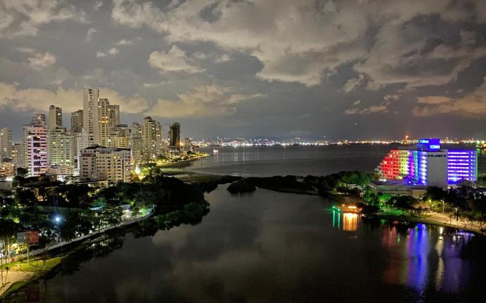 Apartamento Con Hermosa vista, piso 16