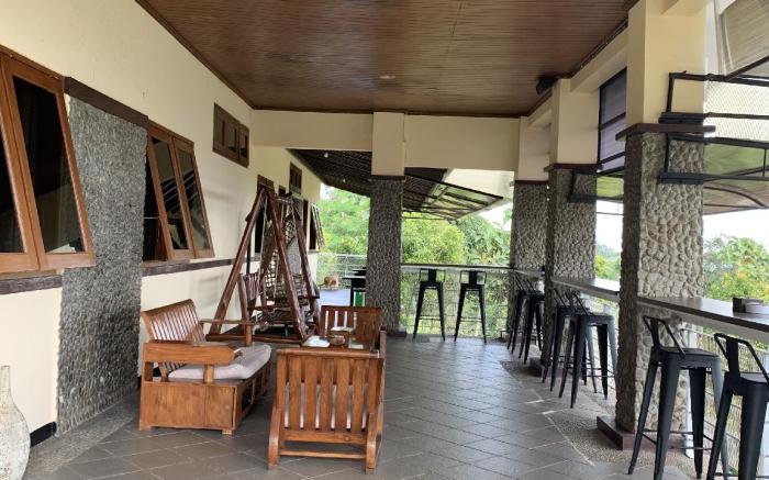 Gisela Resto Villa