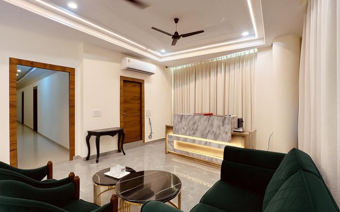 Hotel Yash Regency - Managed by JMD Group