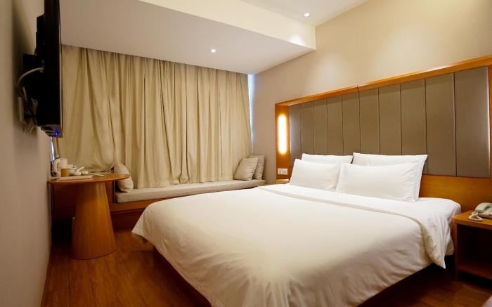 JI Hotel Shanghai Yan'an Road