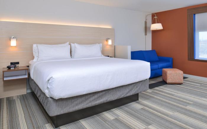 Holiday Inn Express & Suites Farmington Hills - Detroit By IHG
