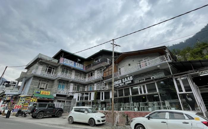 Singh Saab Rooms & Cafe