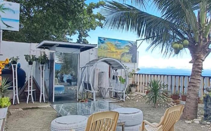 Weigel's Beach House Room 104