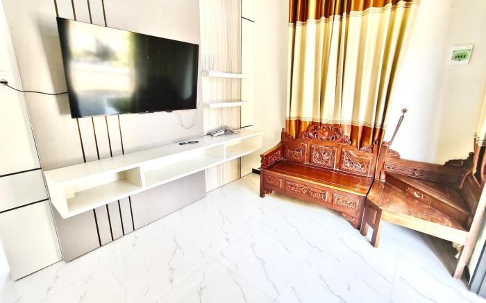 Arrayyan B-12 Luxe Balcony