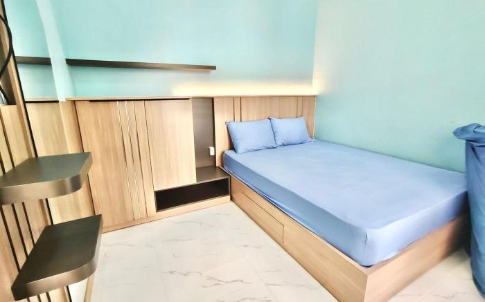 Arrayyan B-12 Luxe Balcony