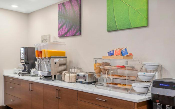 Red Roof PLUS+ Brooklyn - 3rd Ave