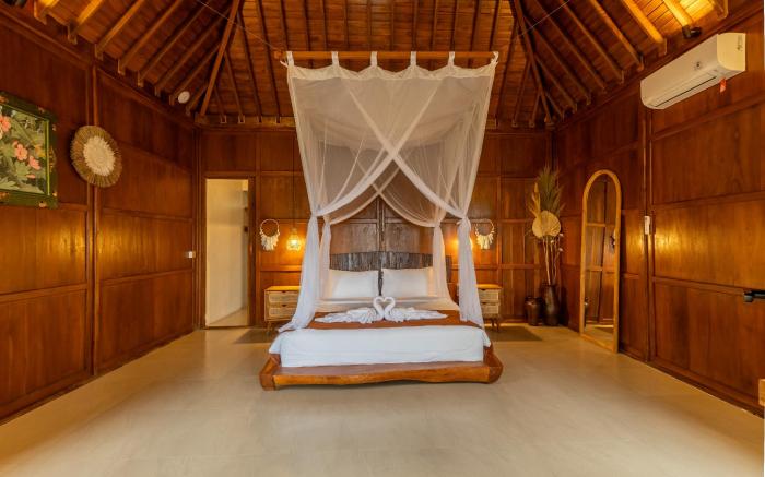Dani Beach Villa - Beachfront Villas in Penuktukan