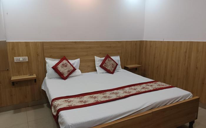 Royal Inn -1 Minutes walk Nizamuddin Railway Stn