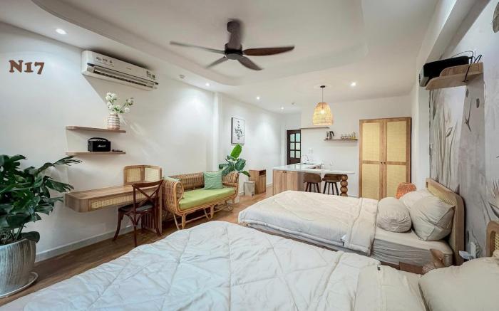 H"Home: Căn hộ mới có ban công, thang máy quận 1