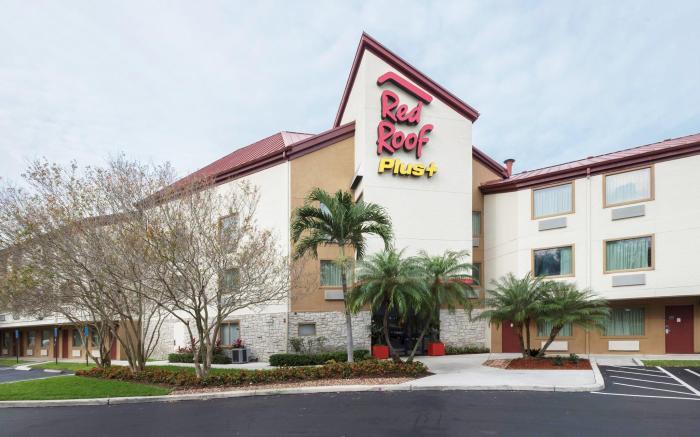 Red Roof PLUS+ West Palm Beach