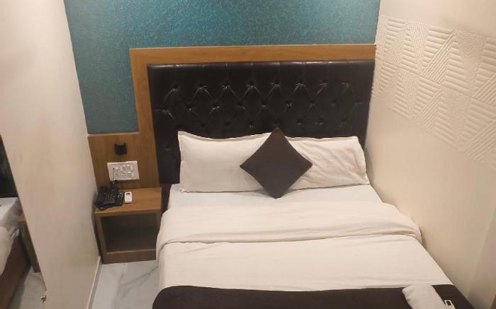 Hotel crest inn 