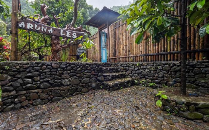 Nature House Near Waterfall–Peaceful Jungle Escape
