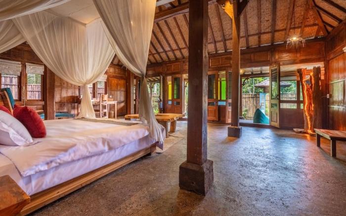 Nature House Near Waterfall–Peaceful Jungle Escape