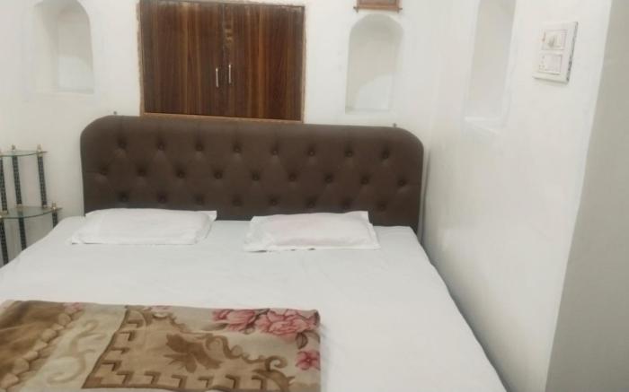 Goroomgo Mangla Paying Guest House Varanasi