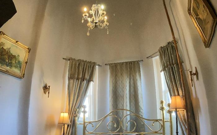 Henderson Castle Inn