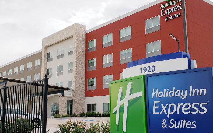 Holiday Inn Express & Suites Houston IAH-Beltway 8 By IHG