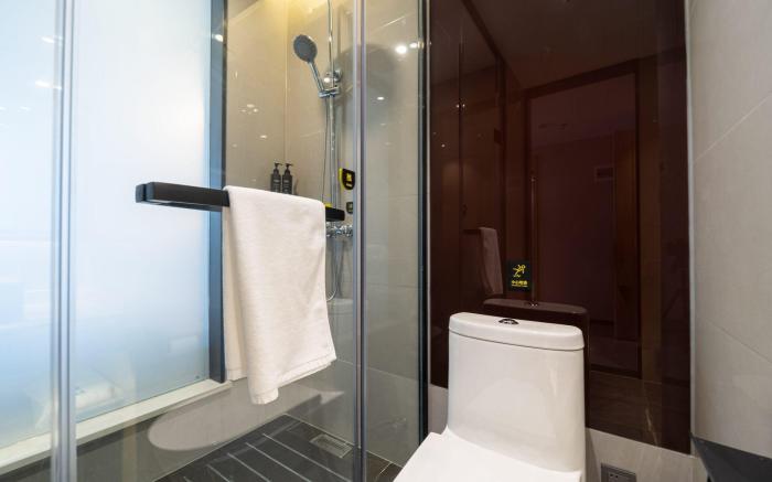 IU Hotel Baoji Fengxiang Yongcheng Avenue East Lake