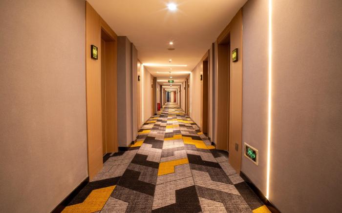 IU Hotel Shijiazhuang Huaizhong Road Subway Station Qingyuan Street