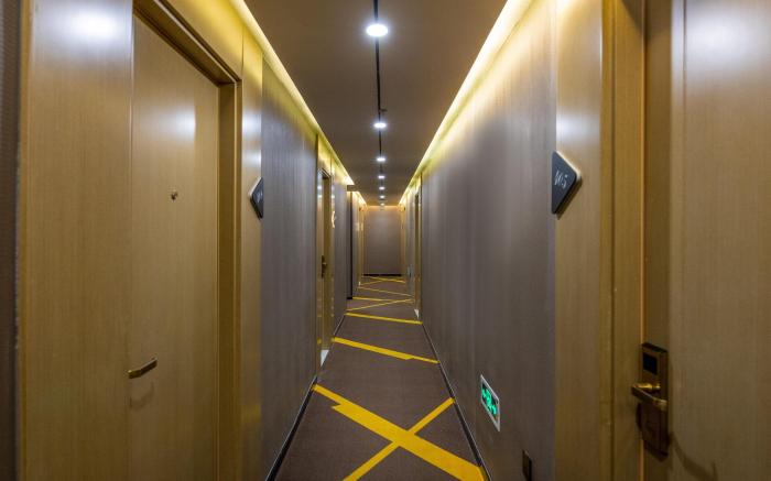 IU Hotel Lanzhou Dongfanghong Square Subway Station