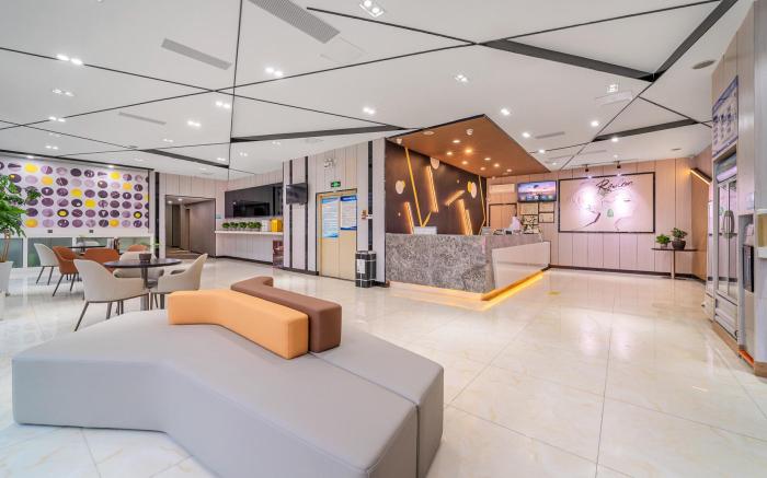 IU Hotel Chongqing Yangjiaping Pedestrian Street Subway Station