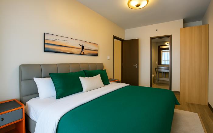 Elegant 2BR Unit | with Balcony | Near Okada