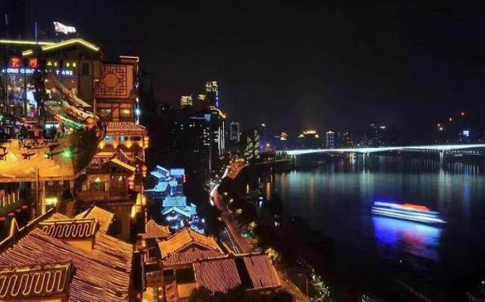 IU Hotel Chongqing Jiefangbei Hongya Cave