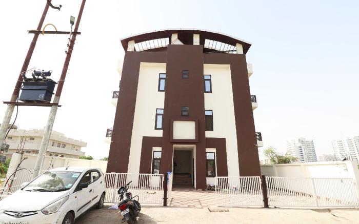 OYO 15749 Vrinda Residency