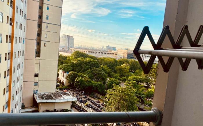 Comfy Skyview Retreat | Walk to LRT, Mall & More