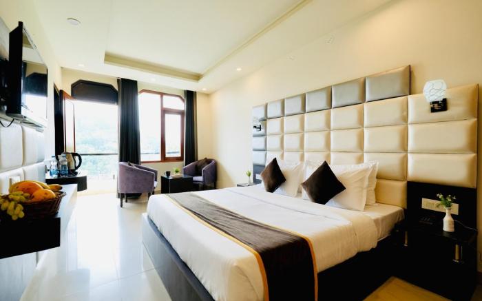 PAX HOTEL SPRING SOLANCE 150 MTR FORM GANDHI CHOWK