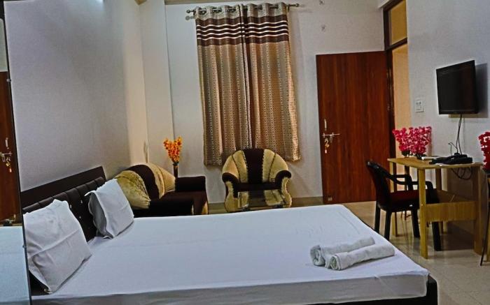 Bed & Breakfast | 1bhk Flat | With Caretaker