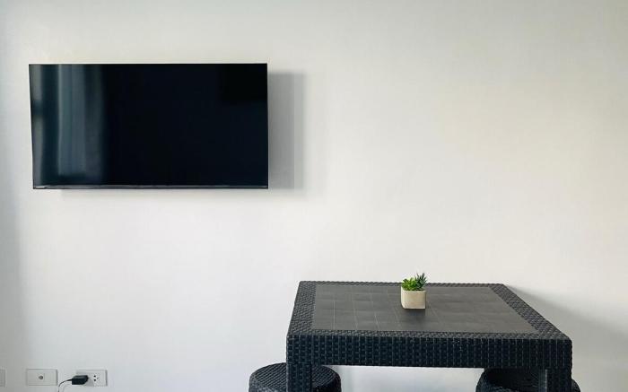 * * WV 22 Simple & Sleek