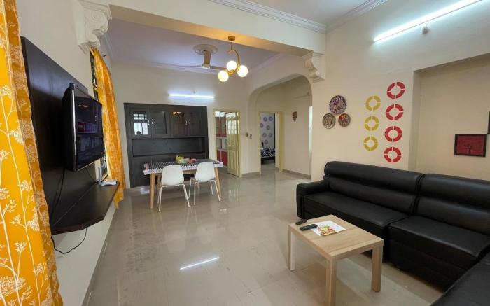 Lovely 2BR at Hitech City with power back up/AC