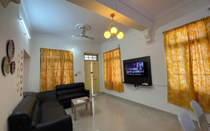 Lovely 2BR at Hitech City with power back up/AC