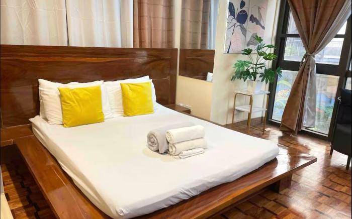 Bright and Chic Studio next to Greenbelt 