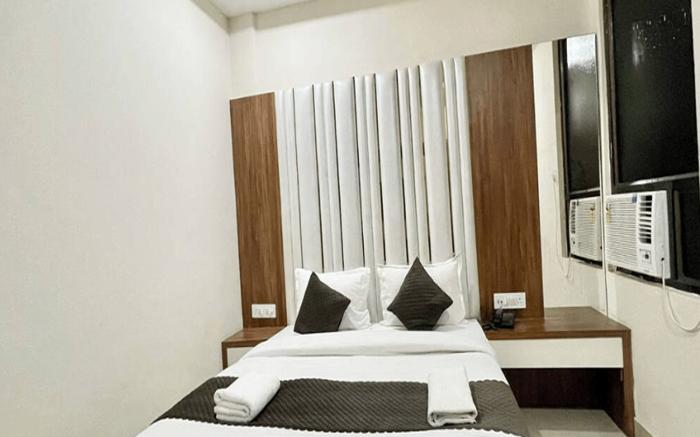 Hotel SRK - Near Temple