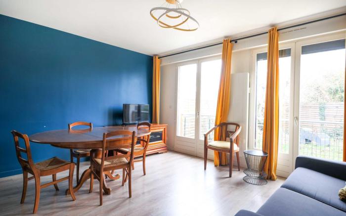 Calm in the center of the city of Orly