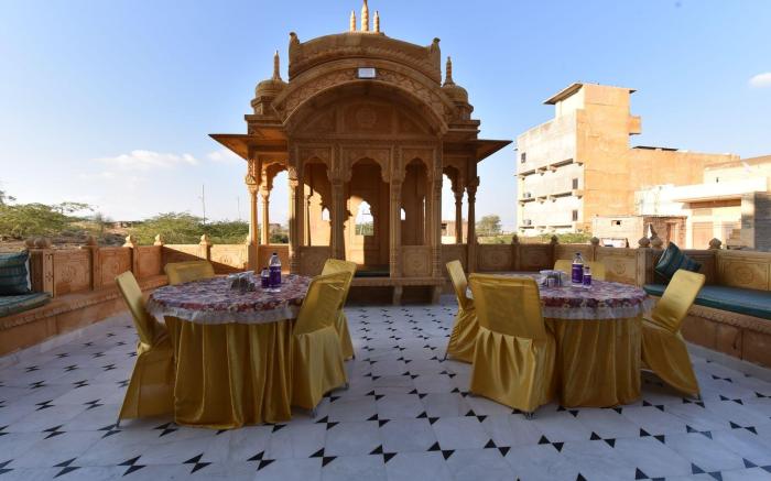 Hotel Golden Rock