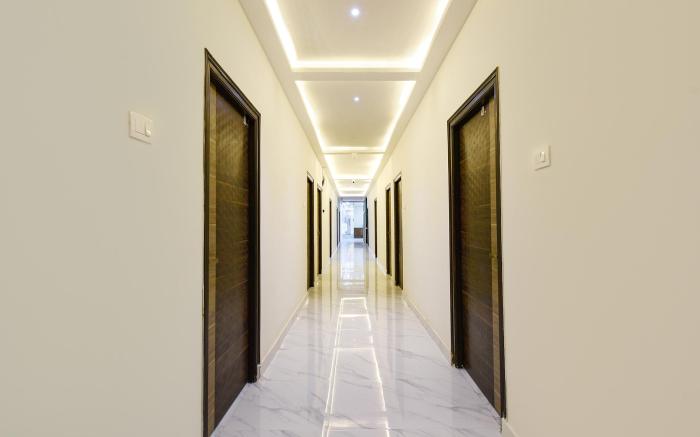 FabHotel RR Living Grand- Nr Shivalayam Temple-Manikonda