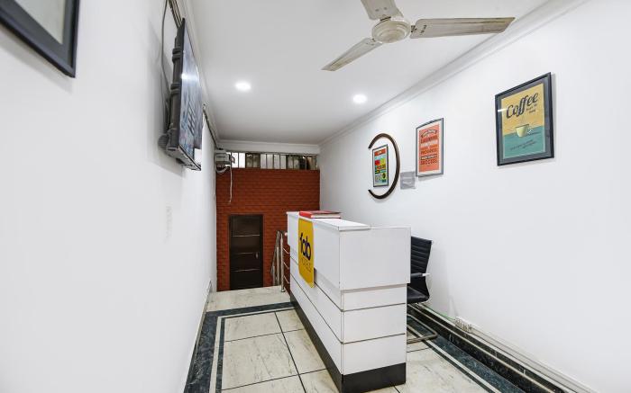 FabHotel Golden Key Inn, Rajouri Garden