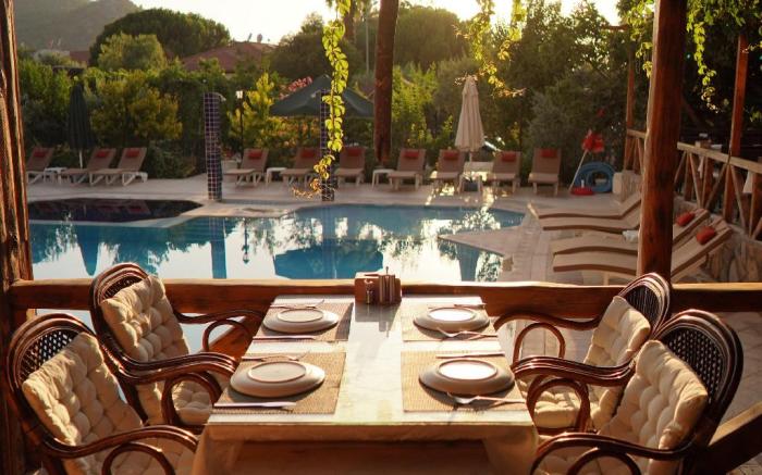 Suzanne Hotel & Restaurant 