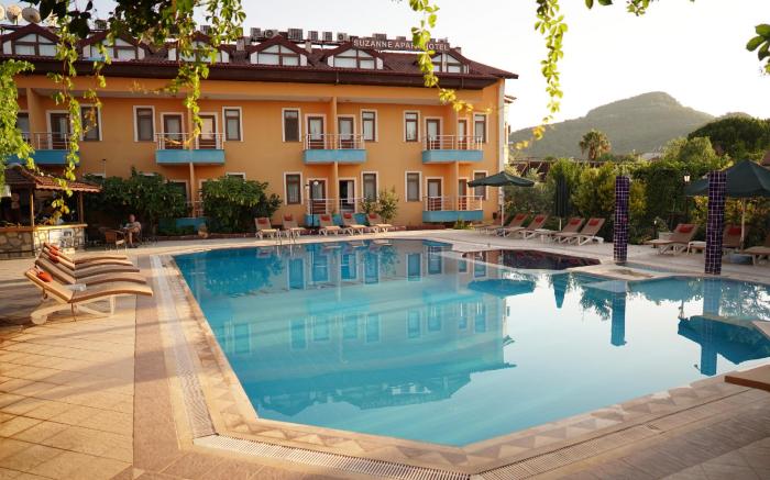 Suzanne Hotel & Restaurant 