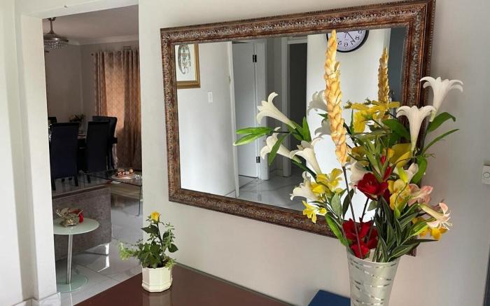 Leafy home in the heart of Linden with Pool