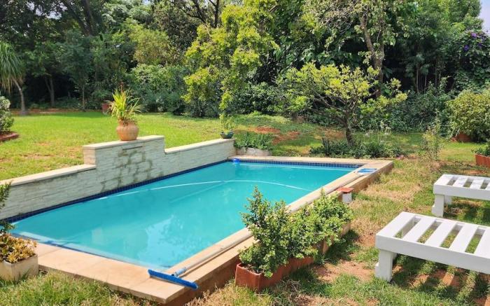 Leafy home in the heart of Linden with Pool