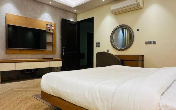 3BHK Studio Apartment - Luxe Stays by JPM