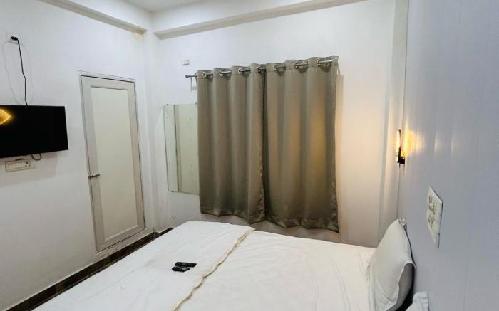Goroomgo The White House Varanasi