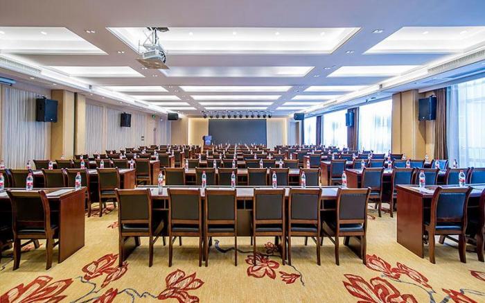 Vienna International Hotel Wuhan Huangpi Baitai Road Metro Station