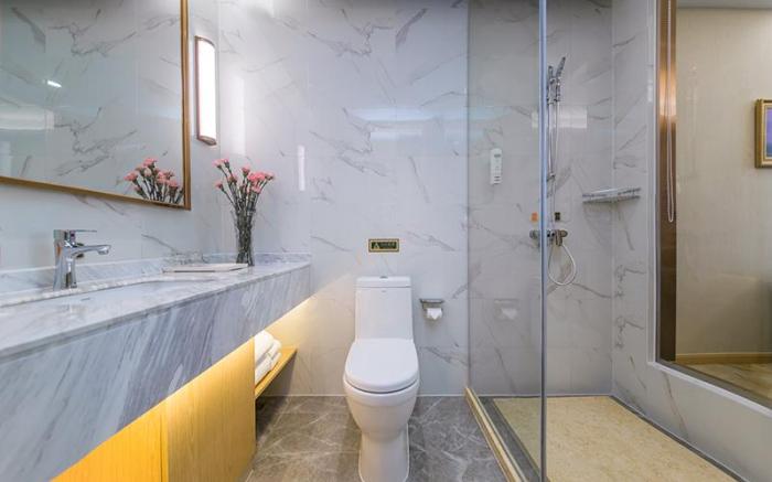 Vienna International Hotel Hubei Huanggang Normal University Ruitian Plaza