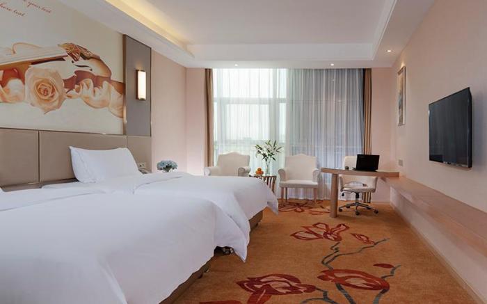 Vienna International Hotel Shishan Park Metro Station