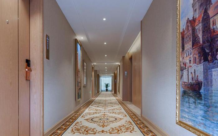 Vienna International Hotel Shishan Park Metro Station